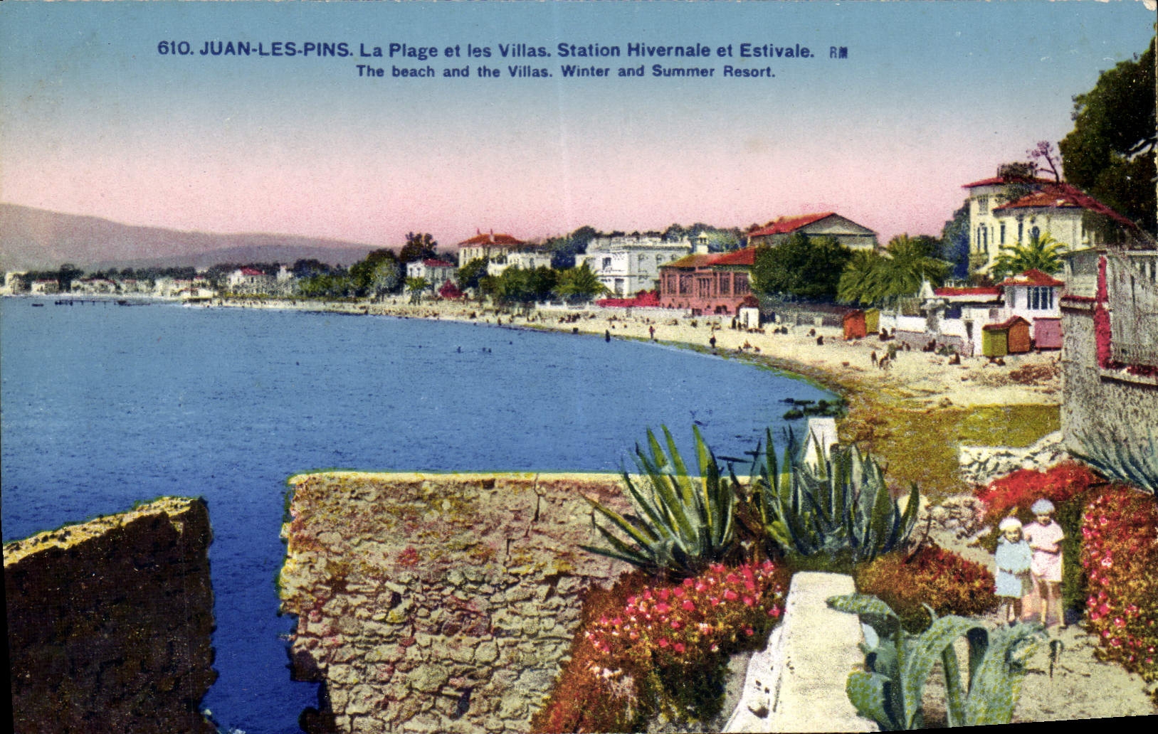 CPA Juan Les Pins La Plage Et Les Villas Station Hivernale et estivale