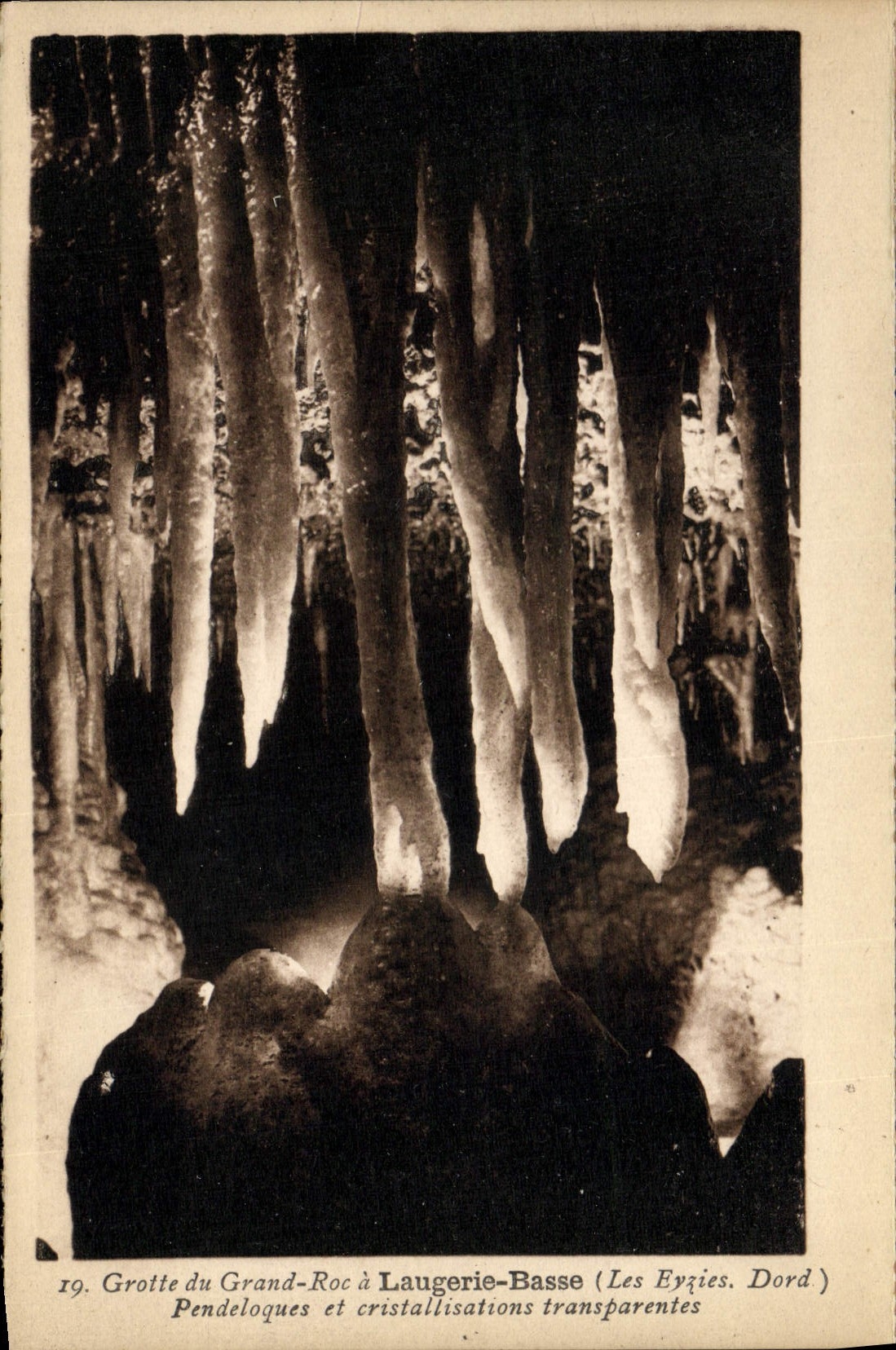 Höhle des Grand-Roc in Laugerie-Basse — Pendeloques und durchsichtige Kristallisationen — Serie 19