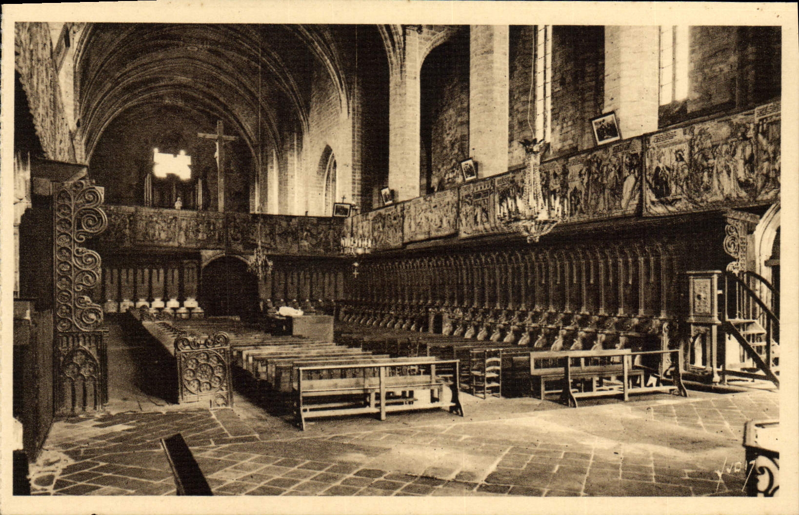 Abbaye de La Chaise-Dieu (Haute-Loire) — Les stalles gothiques (XVe s.) et les tapisseries des Flandres (XVIe s.) — Éditions d'Art Yvonne, Paris