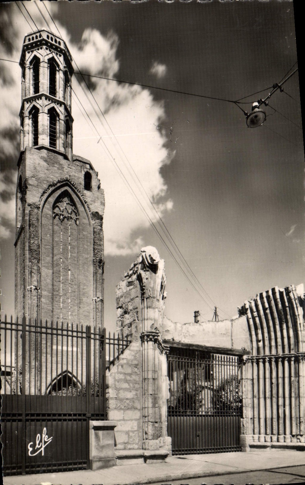 Toulouse — Clocher et Porche de l'Ancienne Église des Cordeliers (XIVe S.) — Incendiée en 1870 — Édition Océan LABOUCHE Frères