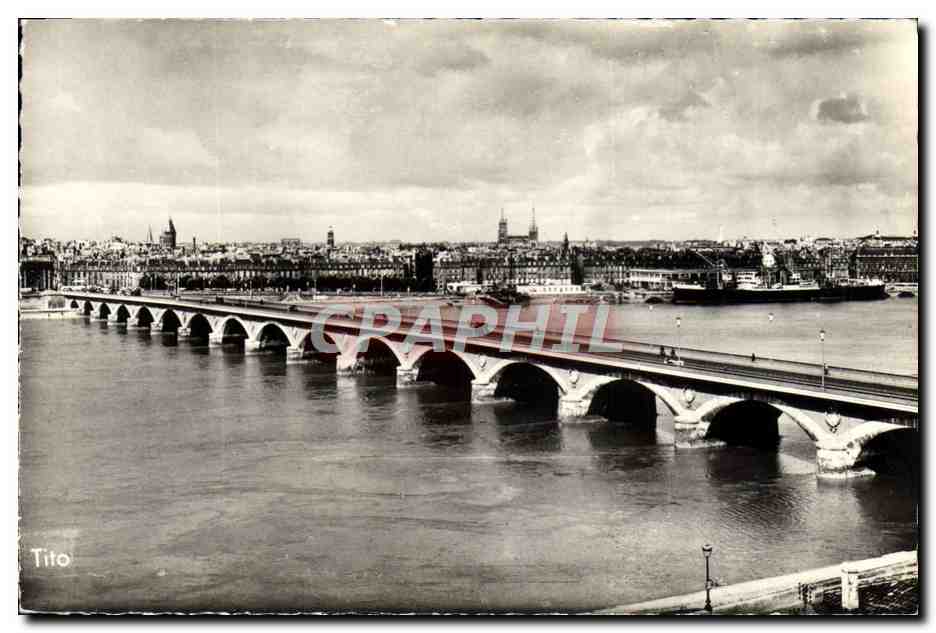 CPM Bordeaux Le Pont Facade Du Quai Richelieu