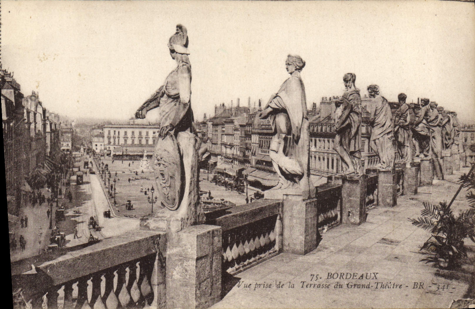 CPA Bordeaux Vue Prise De La Terrasse Du Grand Theatre