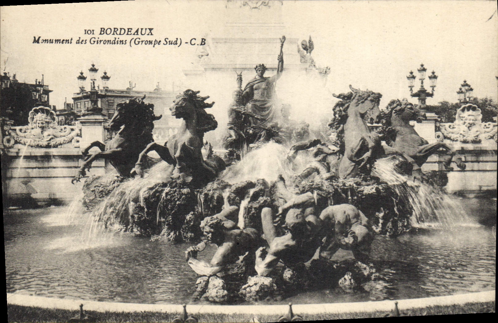 CPA Bordeaux Monument Des Girondins Groupe Sud