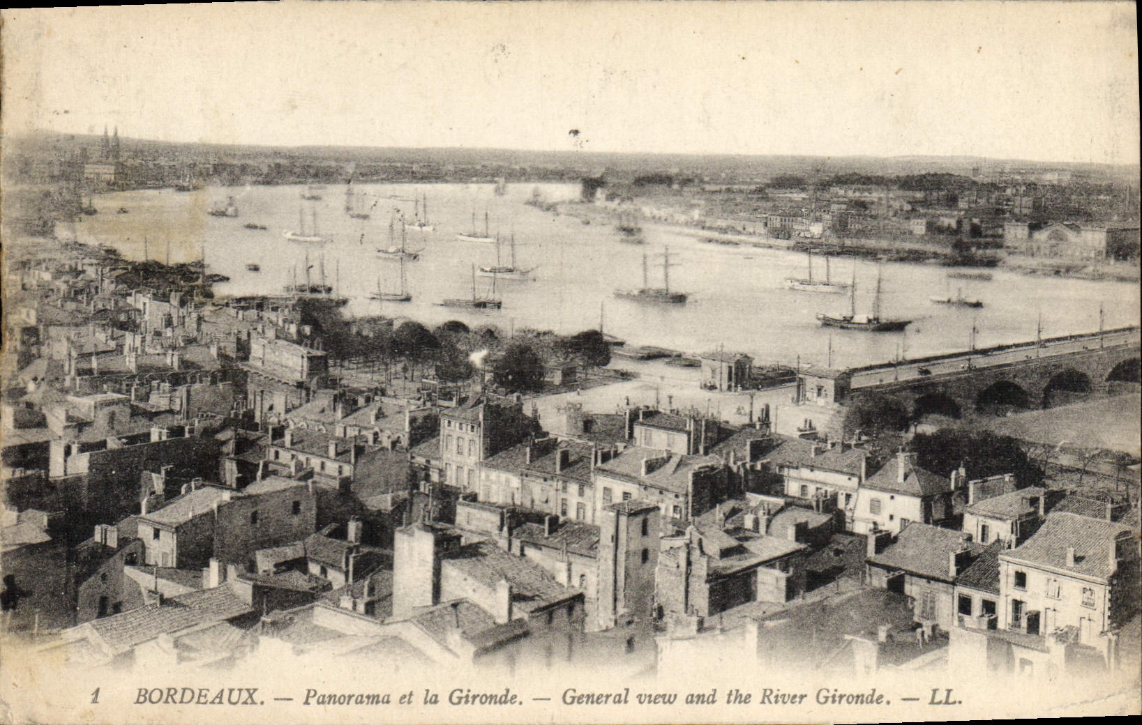 CPA Bordeaux Panorama Et La Gironde
