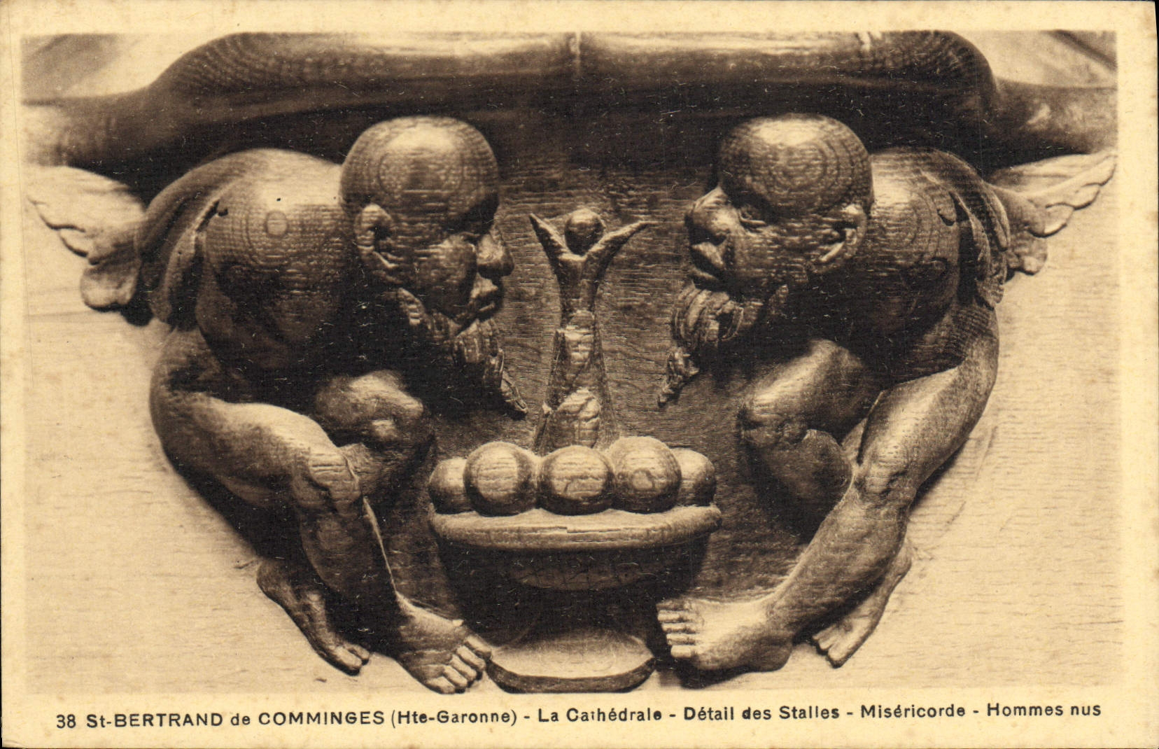 CPA Saint Bertrand De Comminges La Cathedrale Detail des Stalles Misericorde Hommes nus