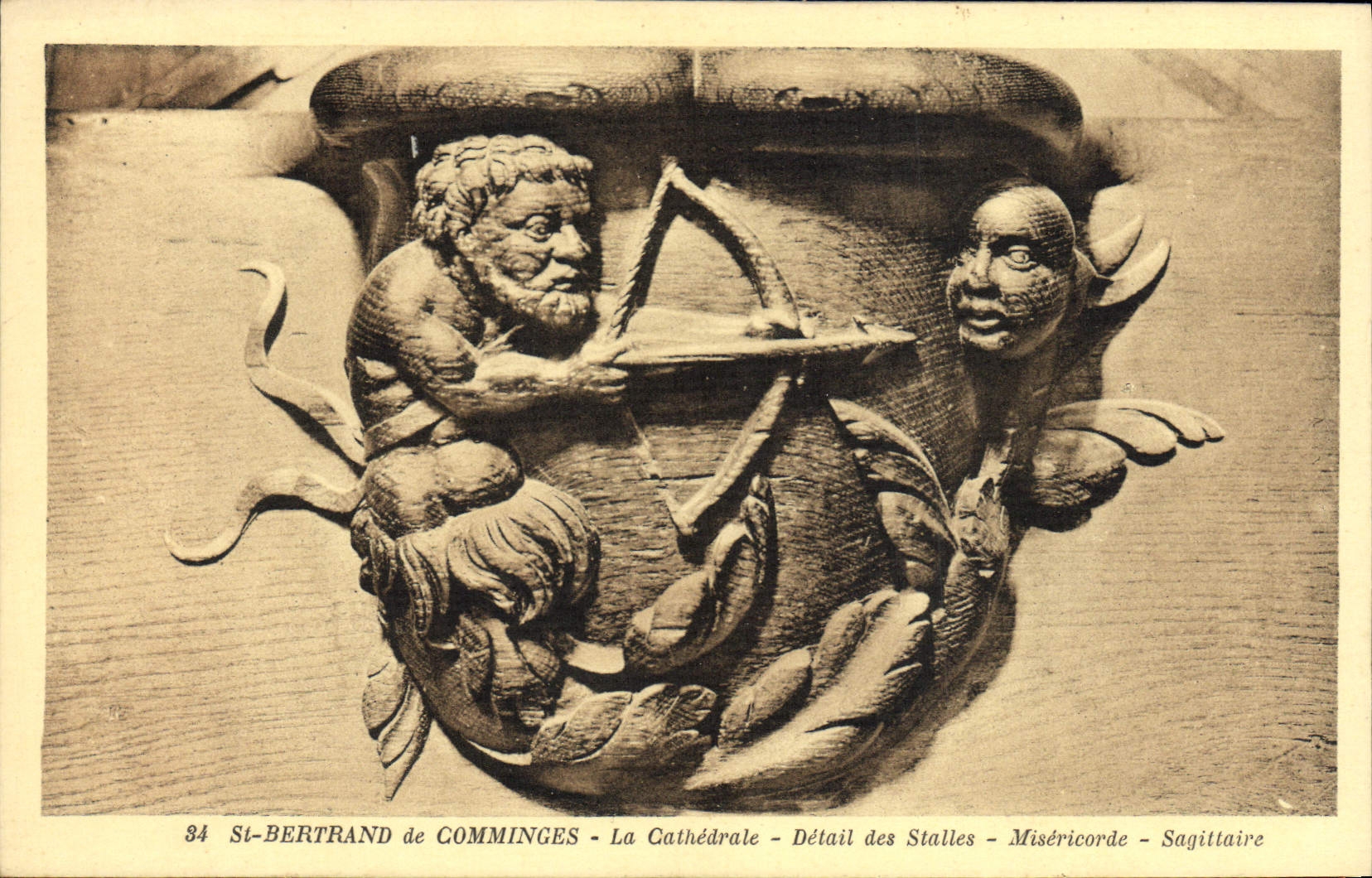 CPA St Bertrand De Comminges La Cathedrale Detail des stalles Misericorde Sagittaire