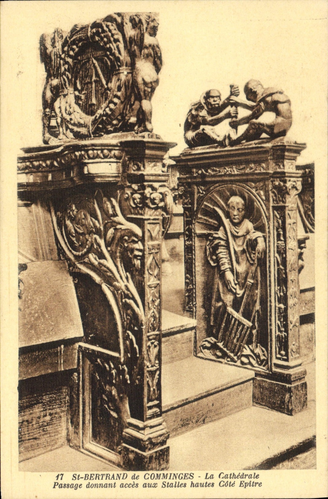 CPA St Bertrand De Comminges La Cathedrale Passage donnant acces aux stalles hautes cote Epitre