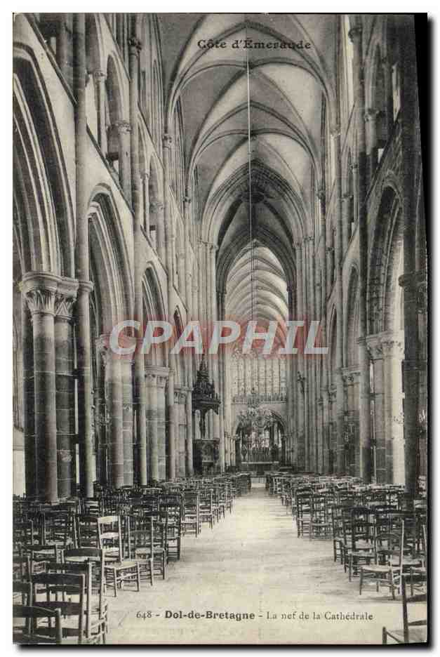 CPA Dol de Bretagne La Nef de la Cathedrale