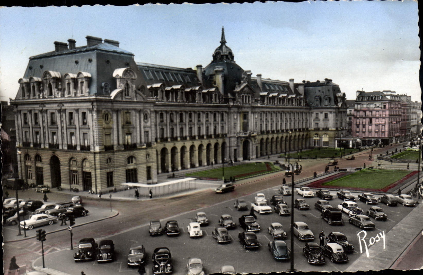 CPM Rennes Le Palais du Commerce et les jardins