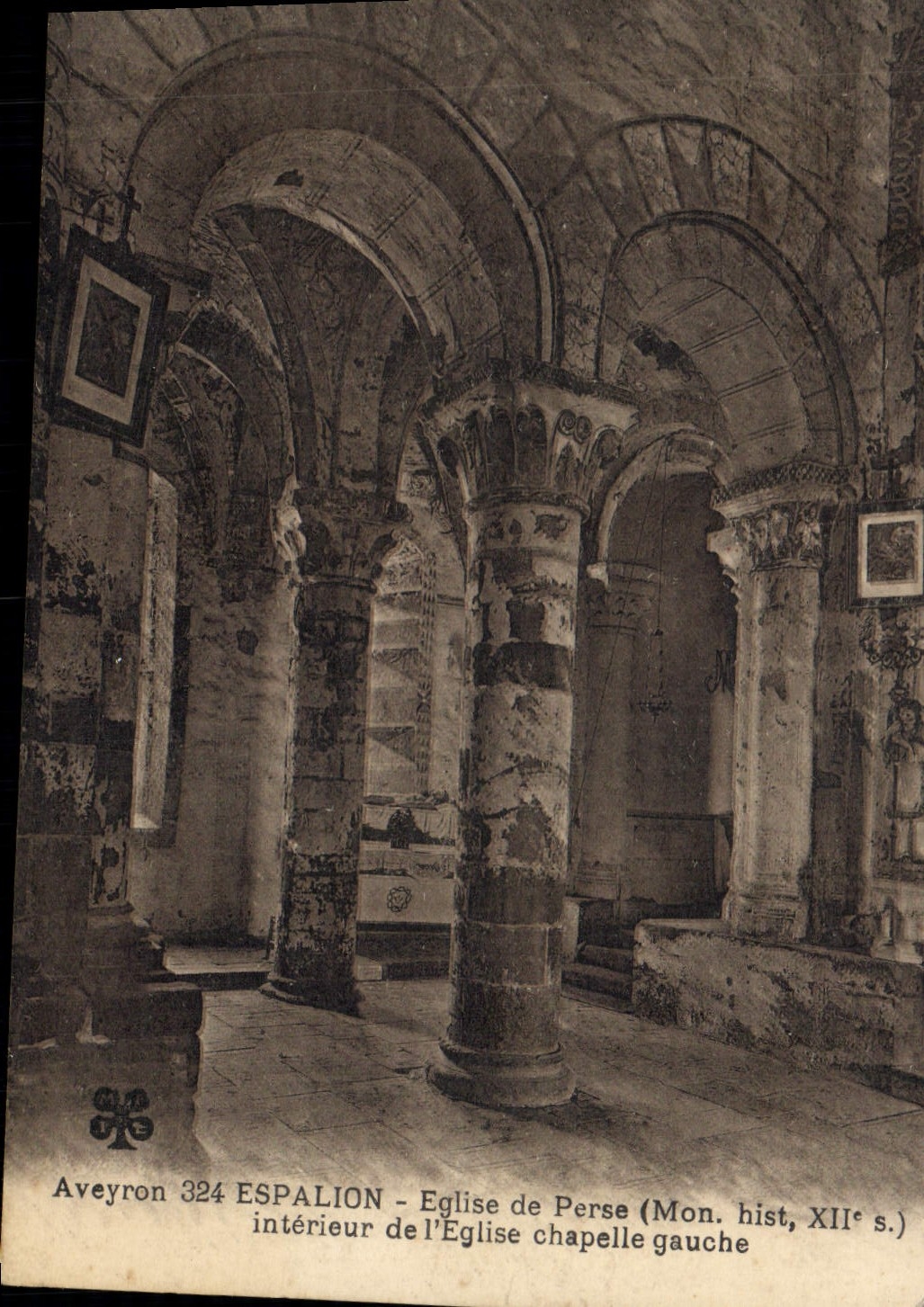 CPA Espallon Eglise de Perse interieur de l'eglise chapelle gauche