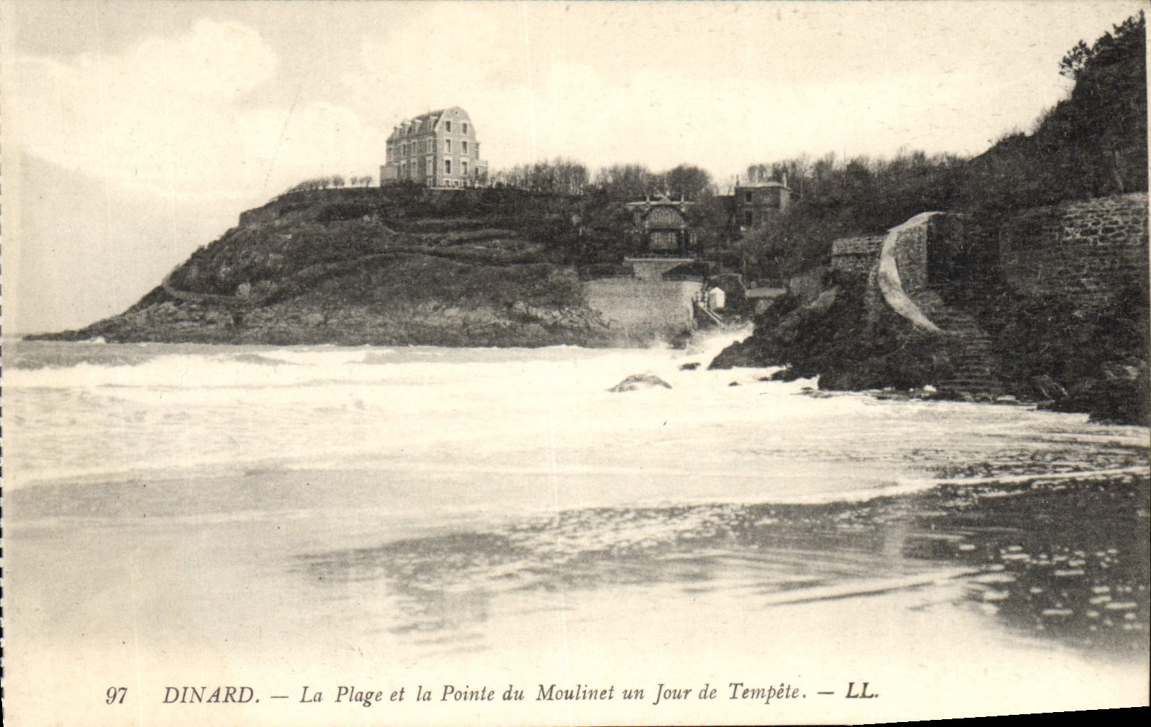 Dinard — La Plage et la Pointe du Moulinet un Jour de Tempête — LL, n°97
