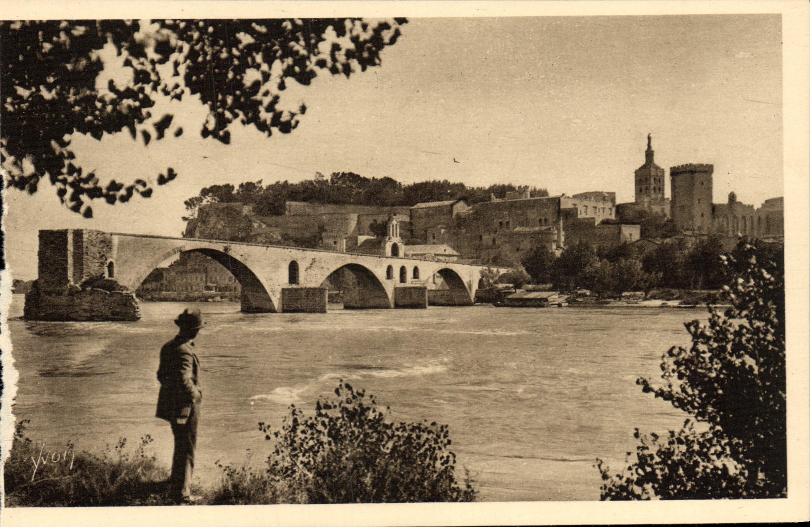 CPA Avignon Le pont Saint Benezet et le Rhone