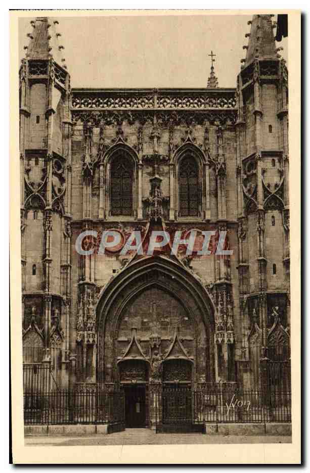 CPA Avignon Facade de L'Eglise Saint Pierre
