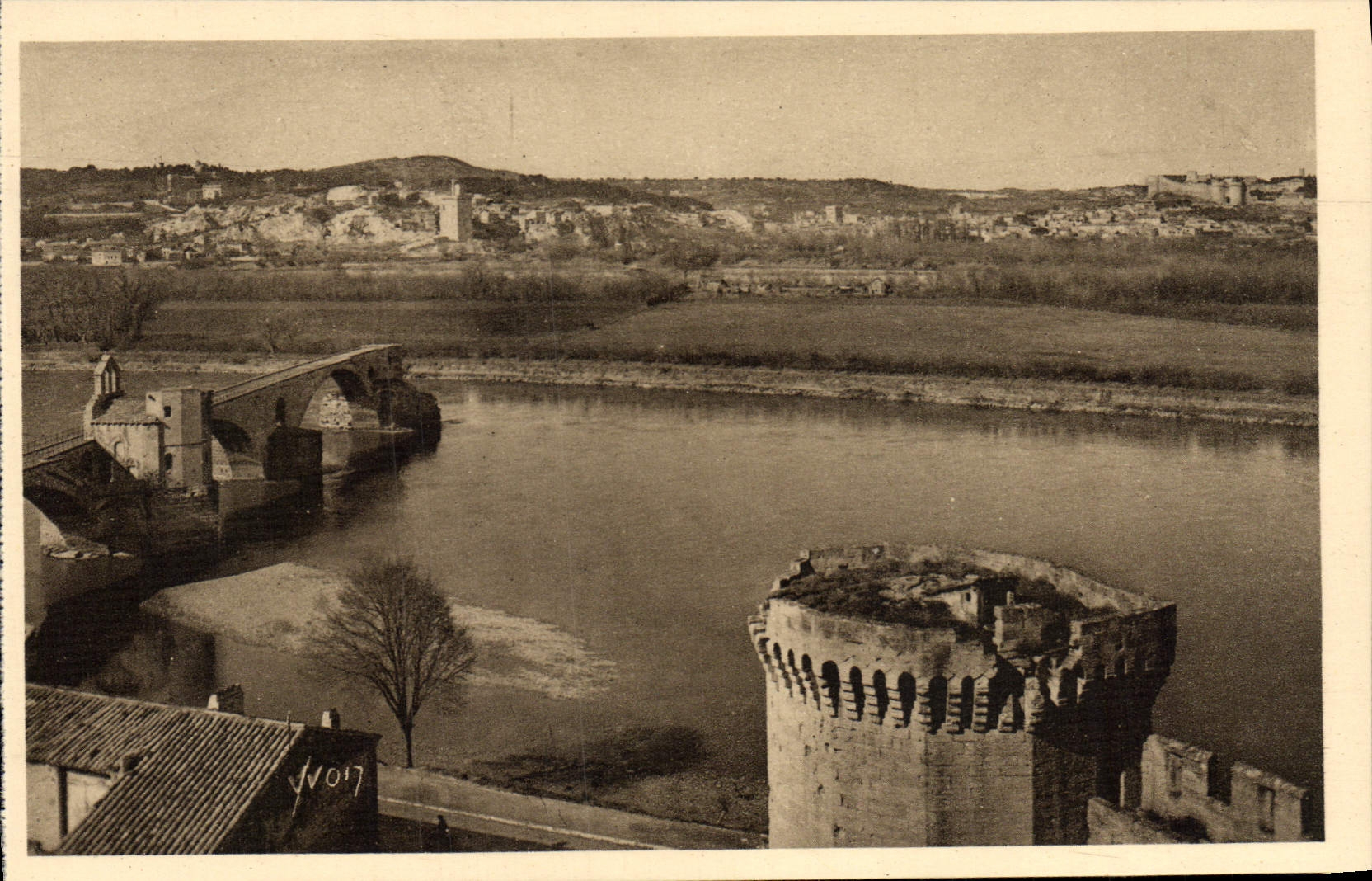 CPA Avignon Vue panoramique sur Villeneuve les Avignon