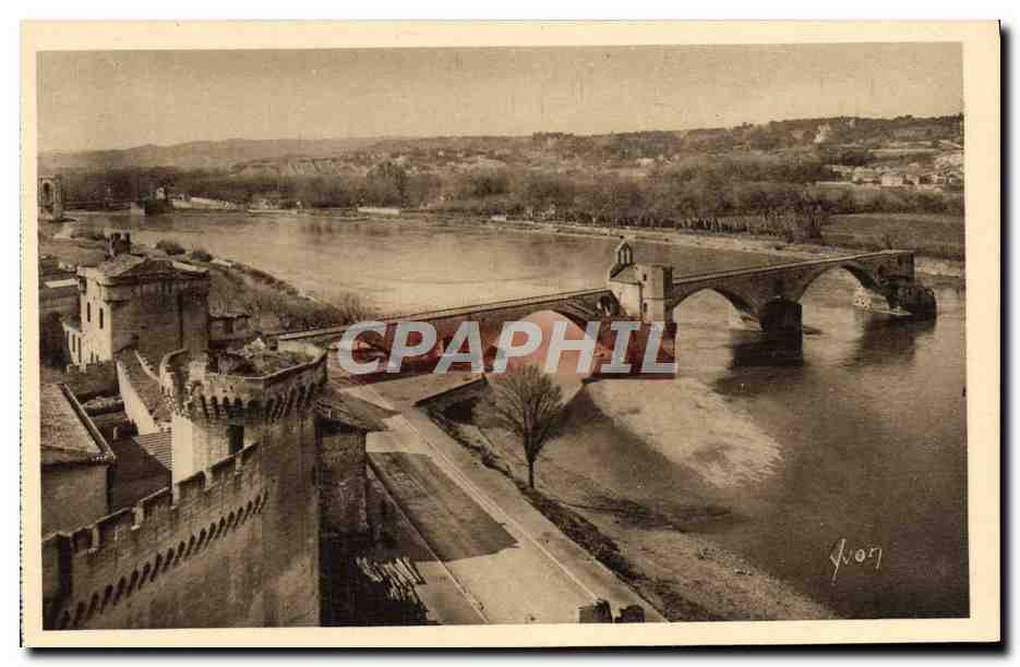 CPA Avignon Vue Generale sur la Rive droite du Rhone