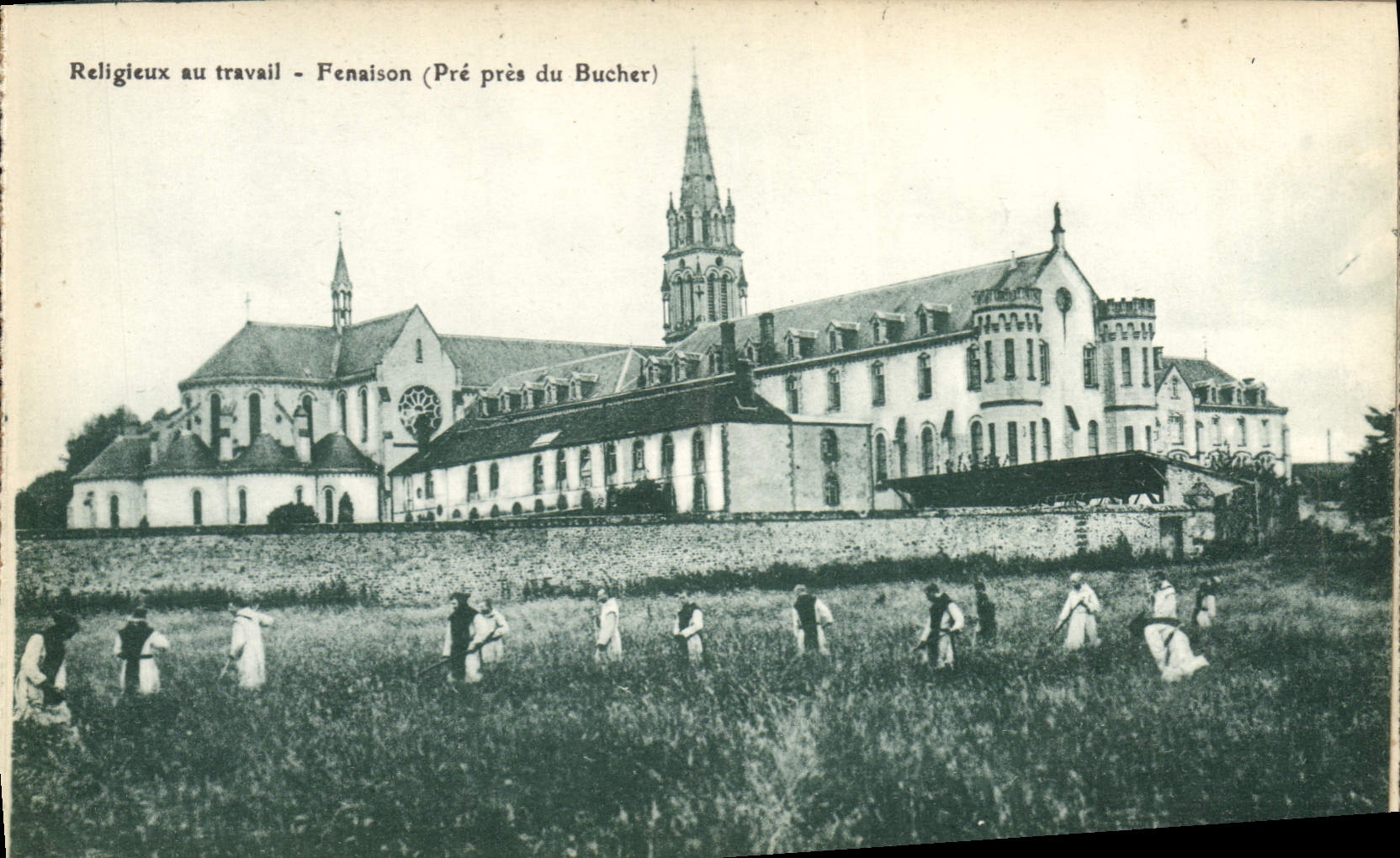 CPA Abbaye De La Grande Trappe Religieux au travail Fenaison Pre pres du bucher 