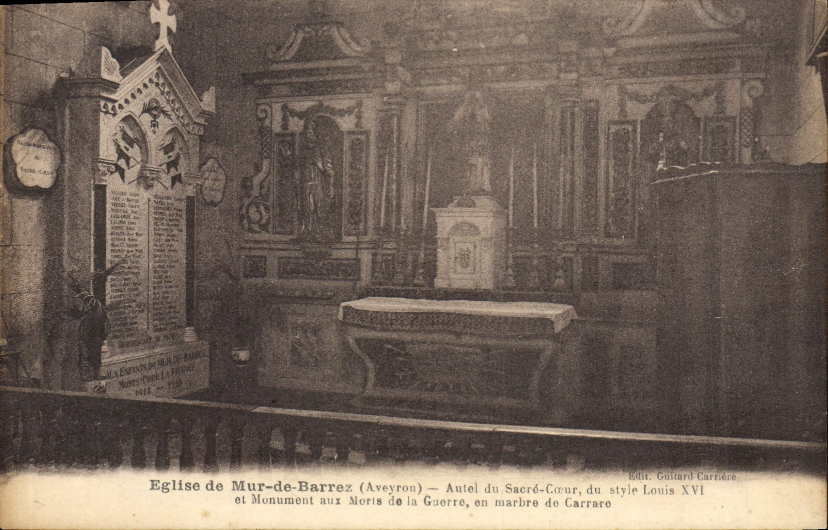 CPM Eglise de Mur de Barrez Autel du Sacre Coeur et monument aux morts de la guerre Militaria