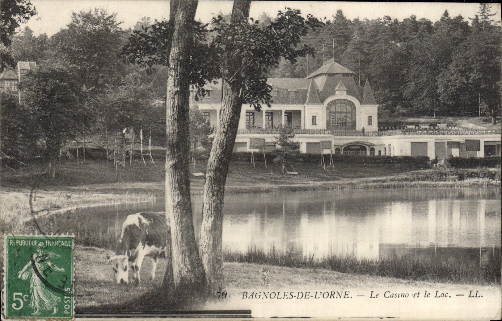 CPA Bagnoles De L'Orne le Casino et le lac Vache 