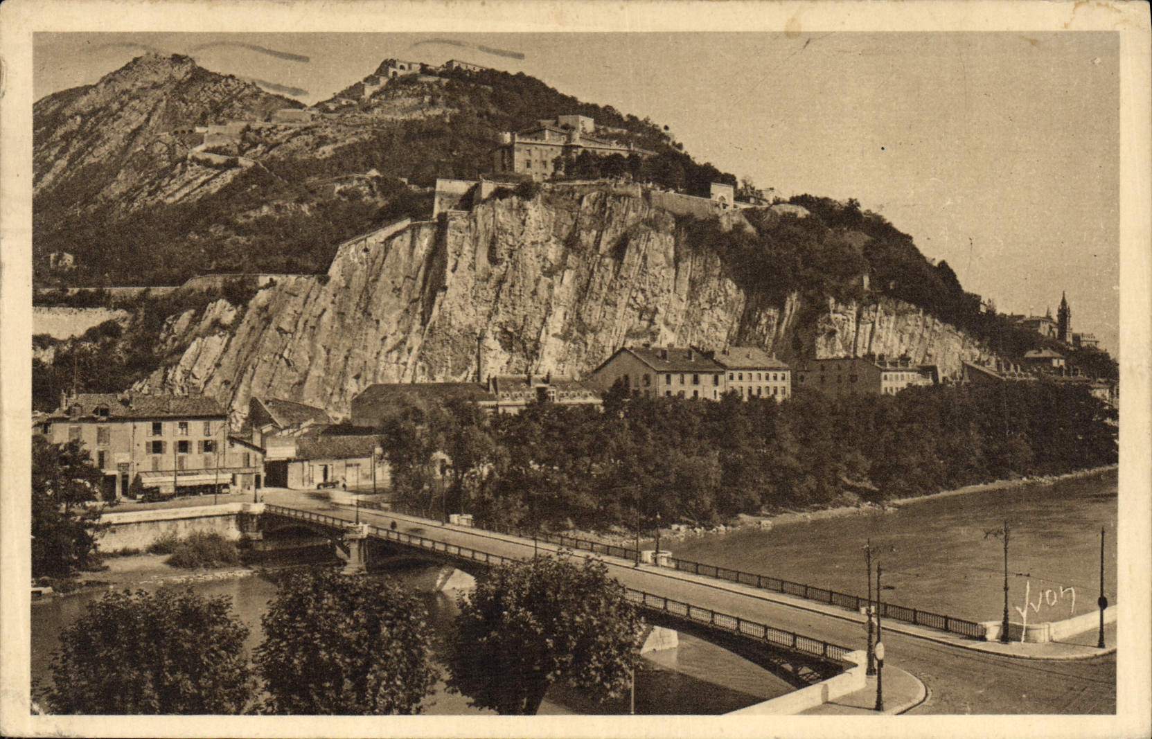 Grenoble — Les Forts de Rabot et de la Bastille et le Pont de France — Les Éditions d'Art 'Varenne'