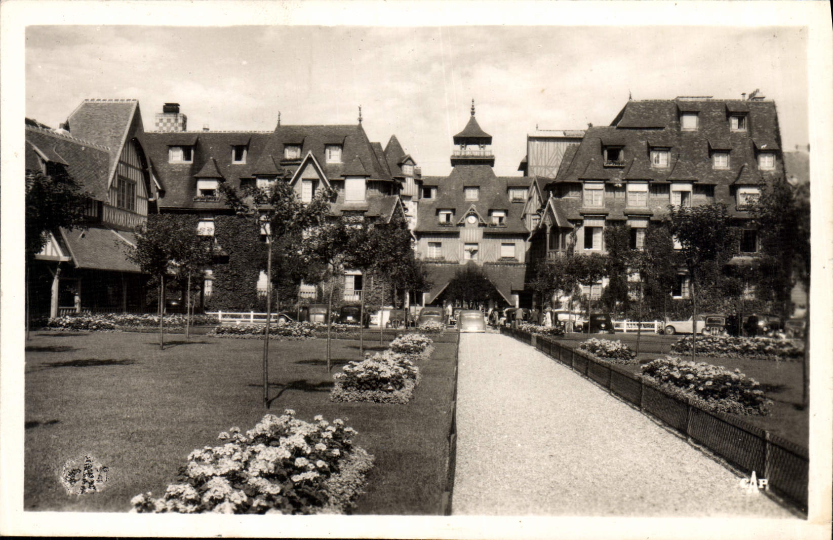 Deauville - Plage Fleurie — Le Normandy — C.A.P. REAL-PHOTO - PARIS