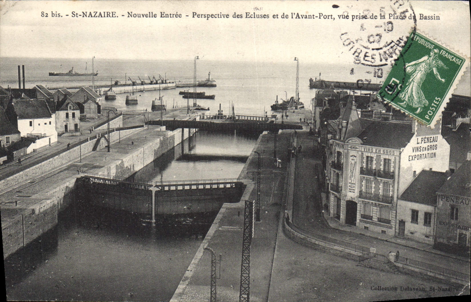 CPA St Nazaire Entree Perspective des Ecluses et de l'Avant port Vue prise de la place du Bassin 