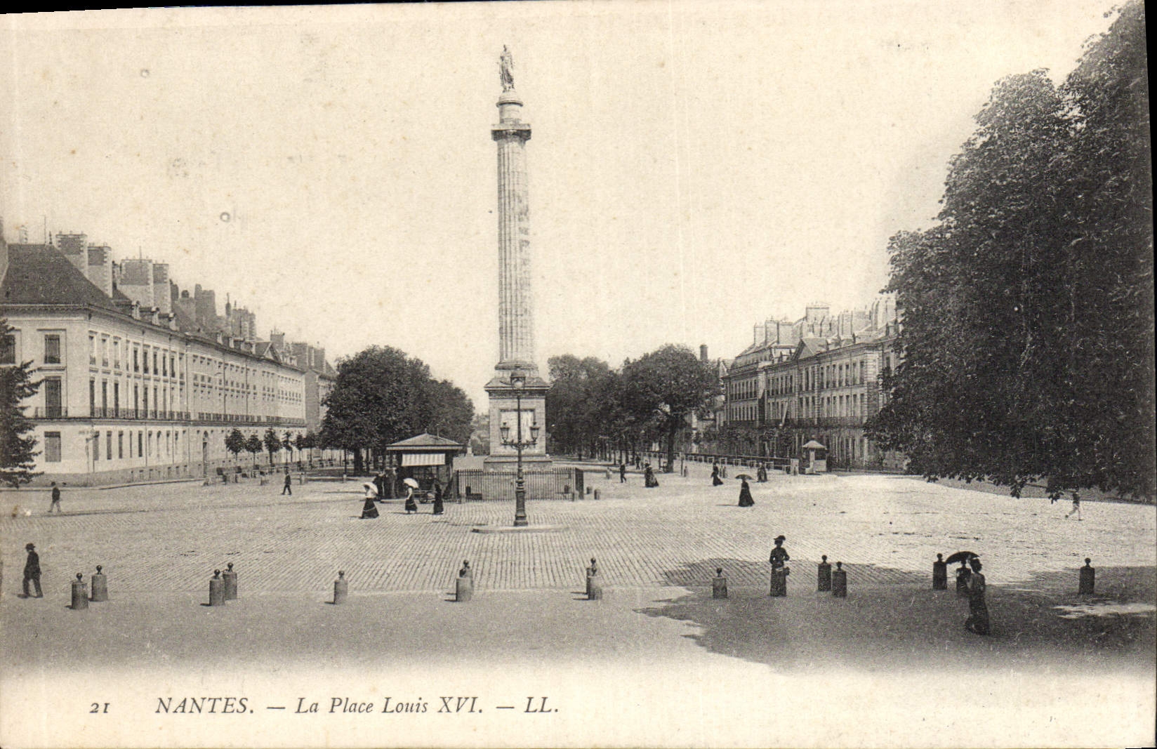 CPA Nantes La Place Louis XVI