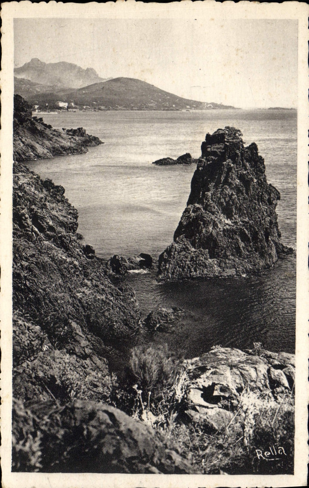 Agay, Le Dramont — Le rocher dit « La Cathédrale » — Rella