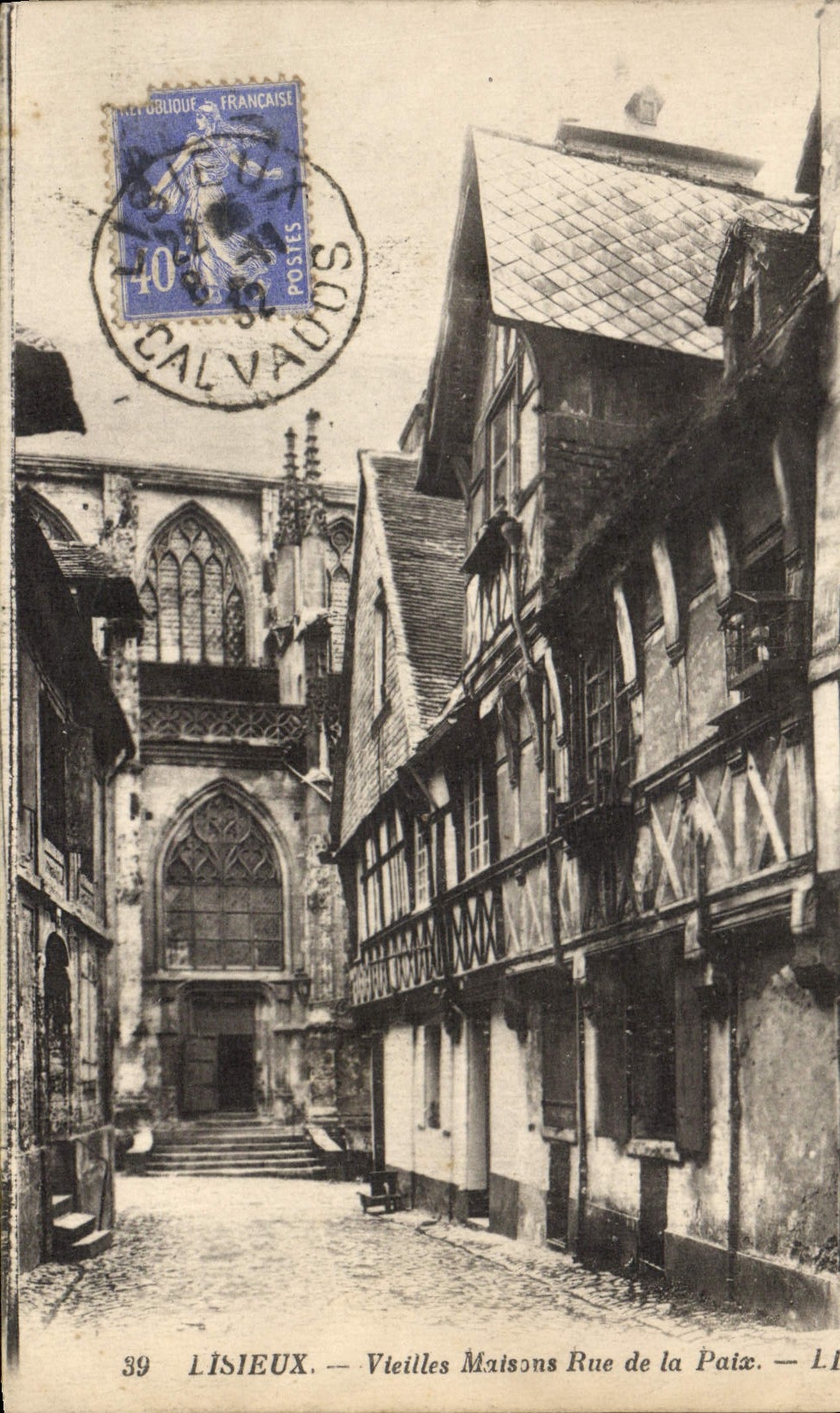 CPA Lisieux Vieilles Maisons Rue de la Paix