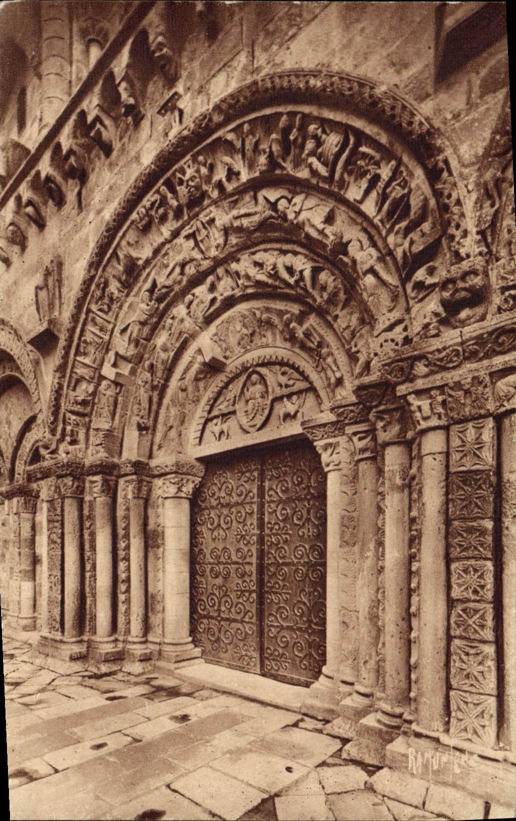 CPA Civray Splendide Portail de L'Eglise Romane St Nicolas 