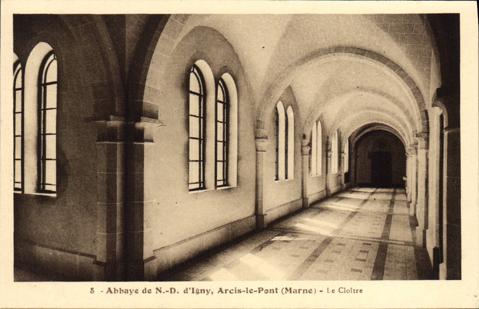 CPA Abbaye de Notre Dame d'Igny Arcis le Pont le cloitre 