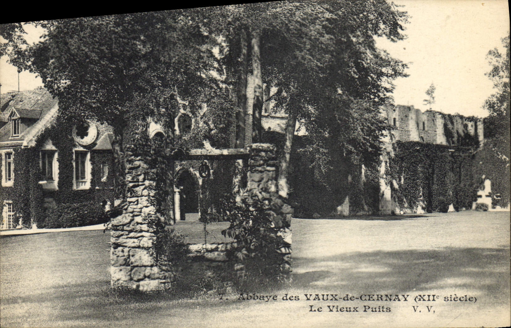 Abbaye des Vaux-de-Cernay — Le Vieux Puits — XIIe siècle — T. V. V.