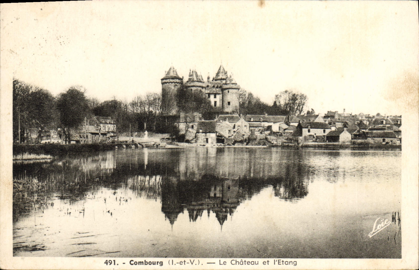 CPA Combourg Le Chateau Et I'Etang