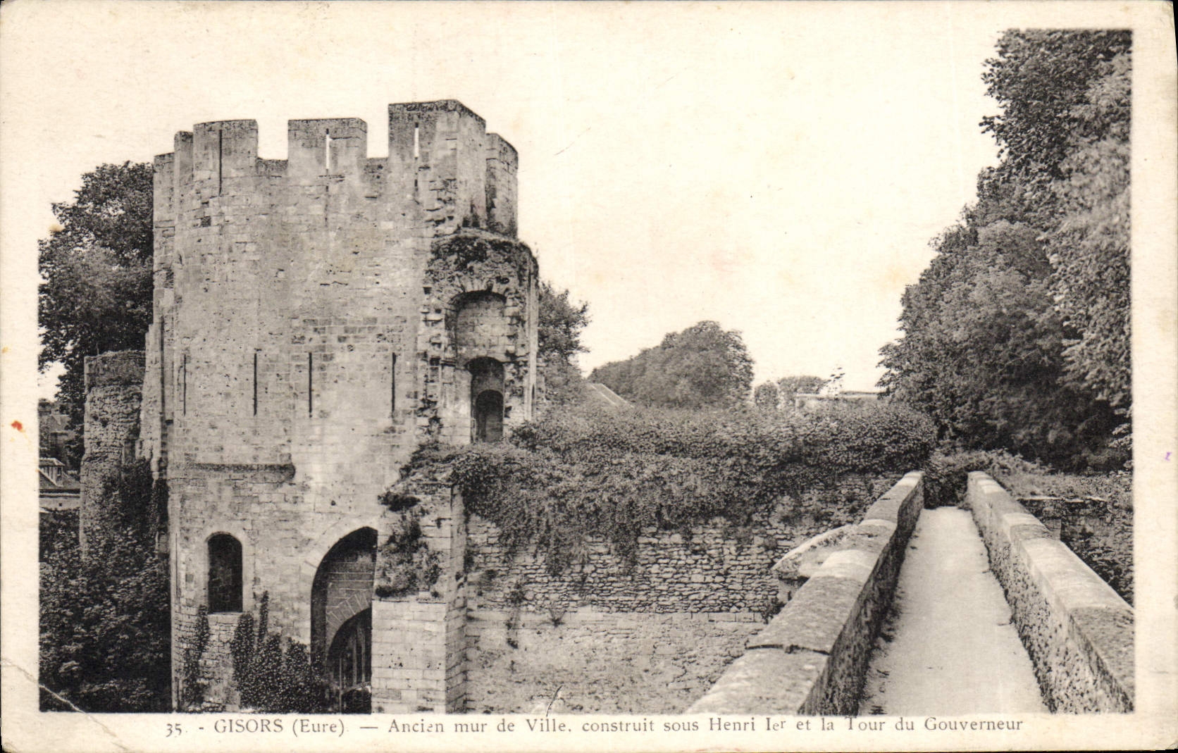 Gisors (Eure) — Ancient City Wall, Built Under Henry I and the Governor's Tower
