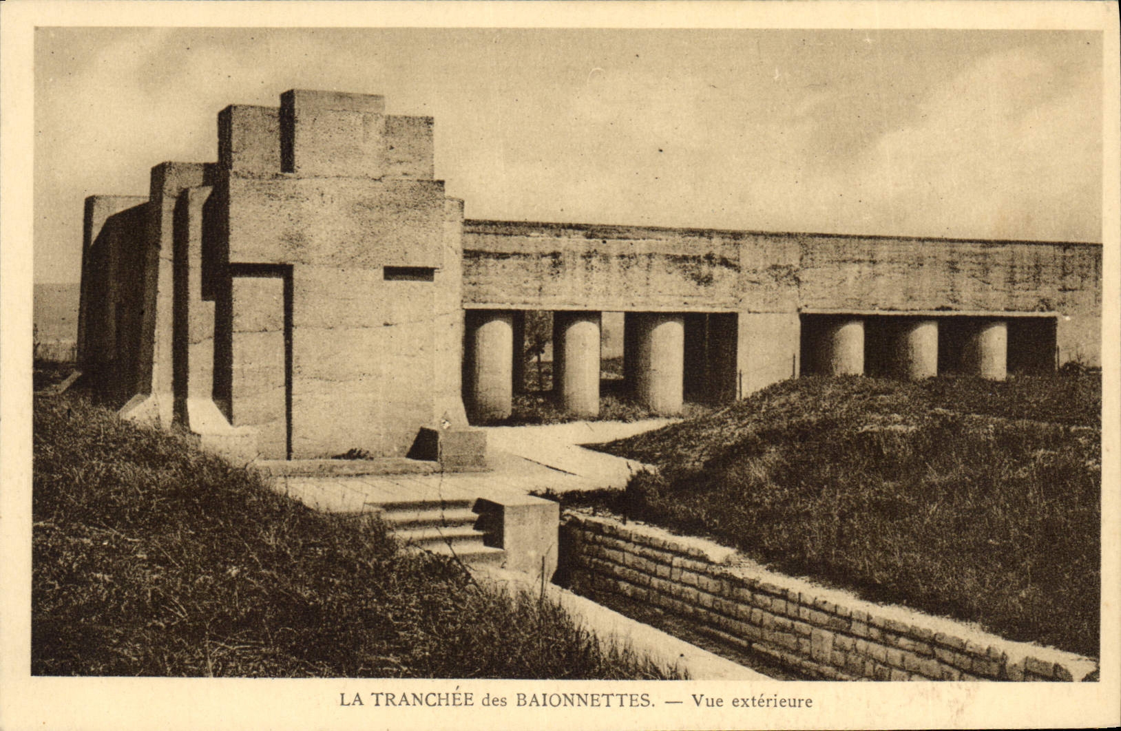 La Tranchée des Baionnettes — Vue extérieure — CPAPHIL