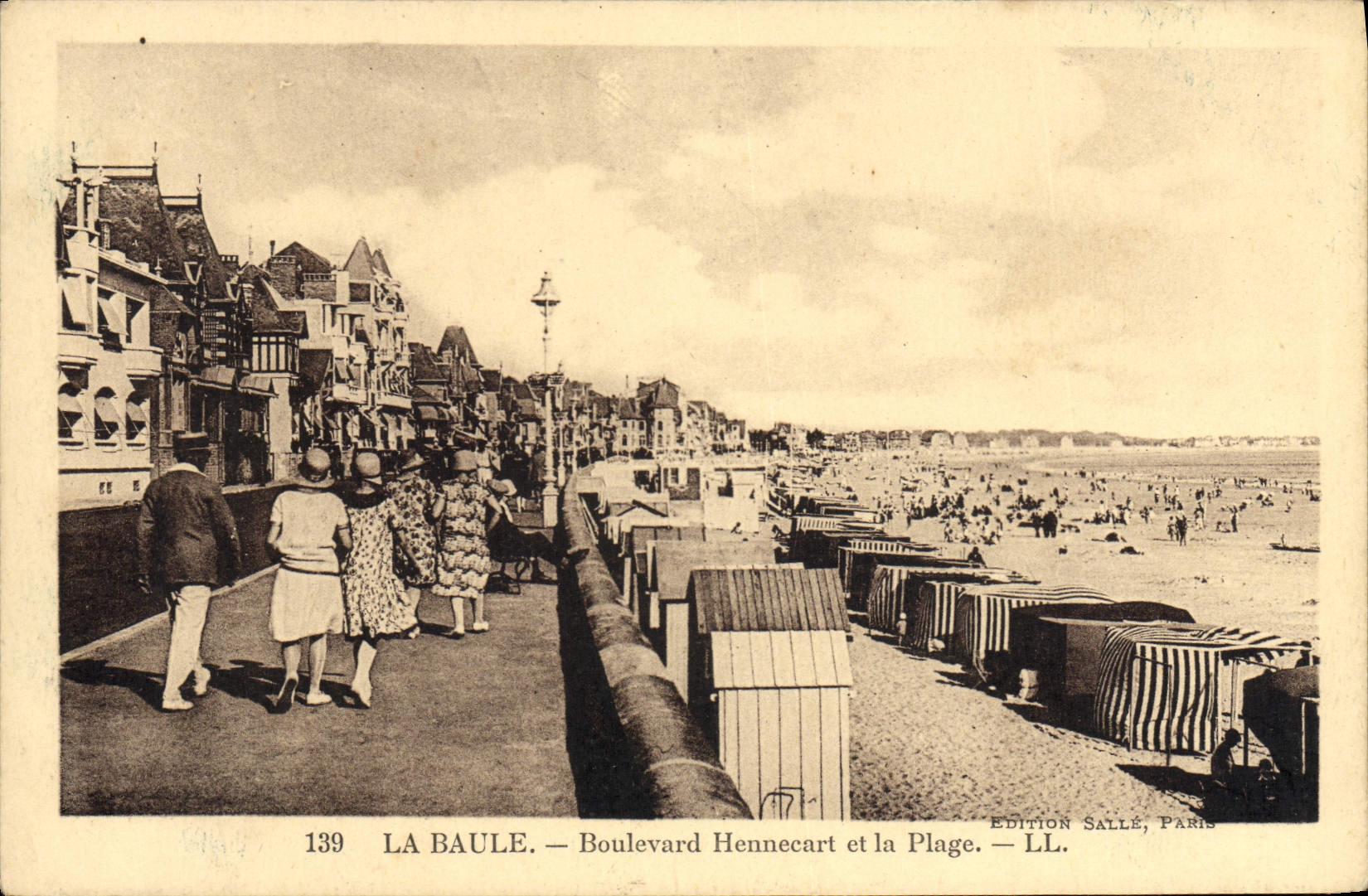 CPA La Baule Boulevard Hennecart Et La Plage