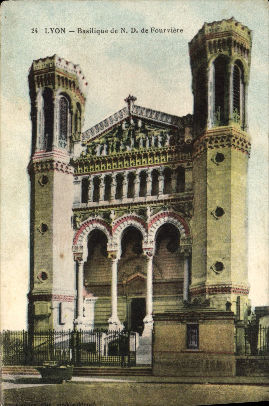 LYON — Basilique N. D. de Fourvière — Cartes edit. modèle déposé