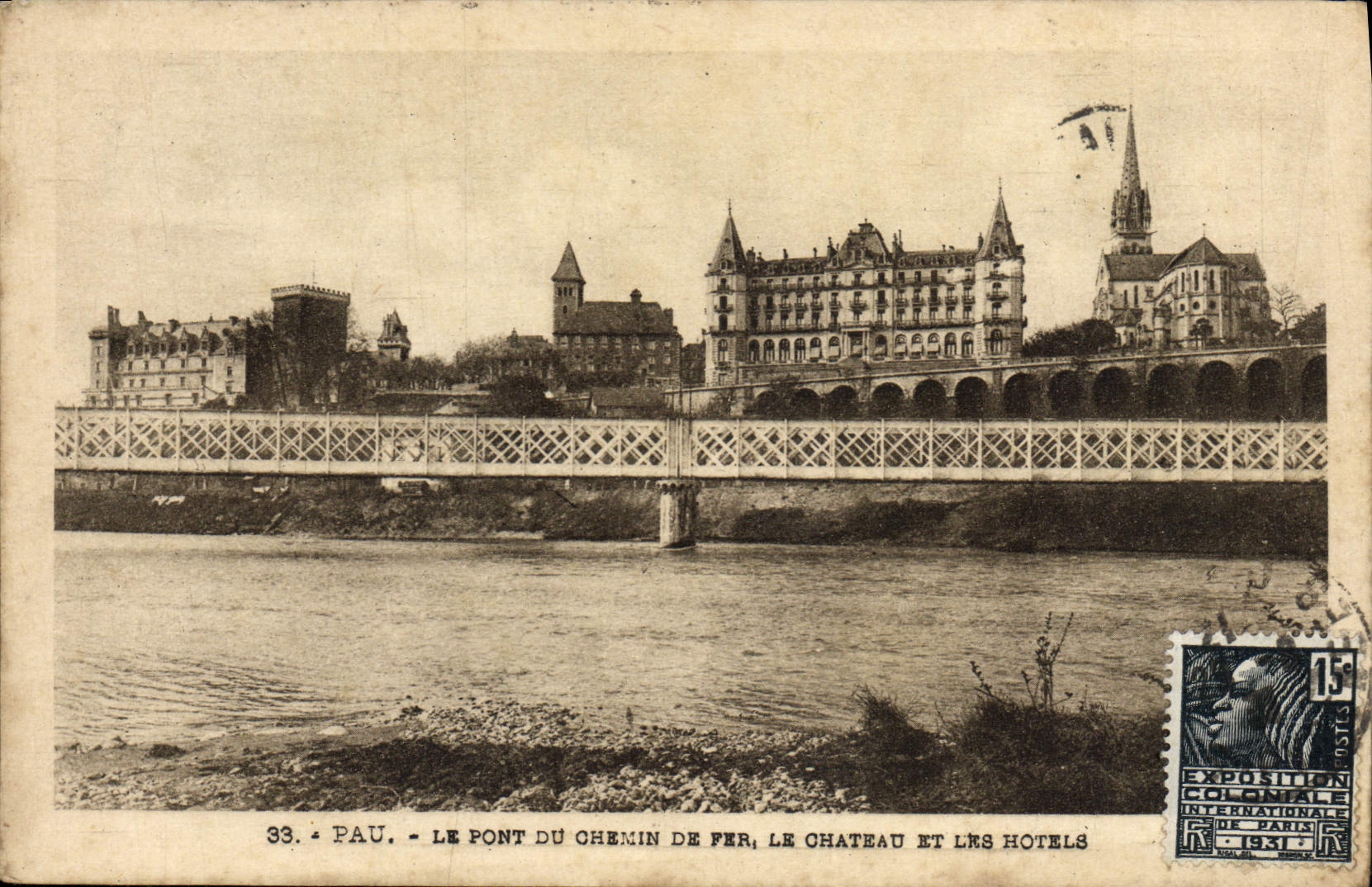 CPA Pau Le Pont Du Chemin De Ver Le Chateau Et Les Hotels