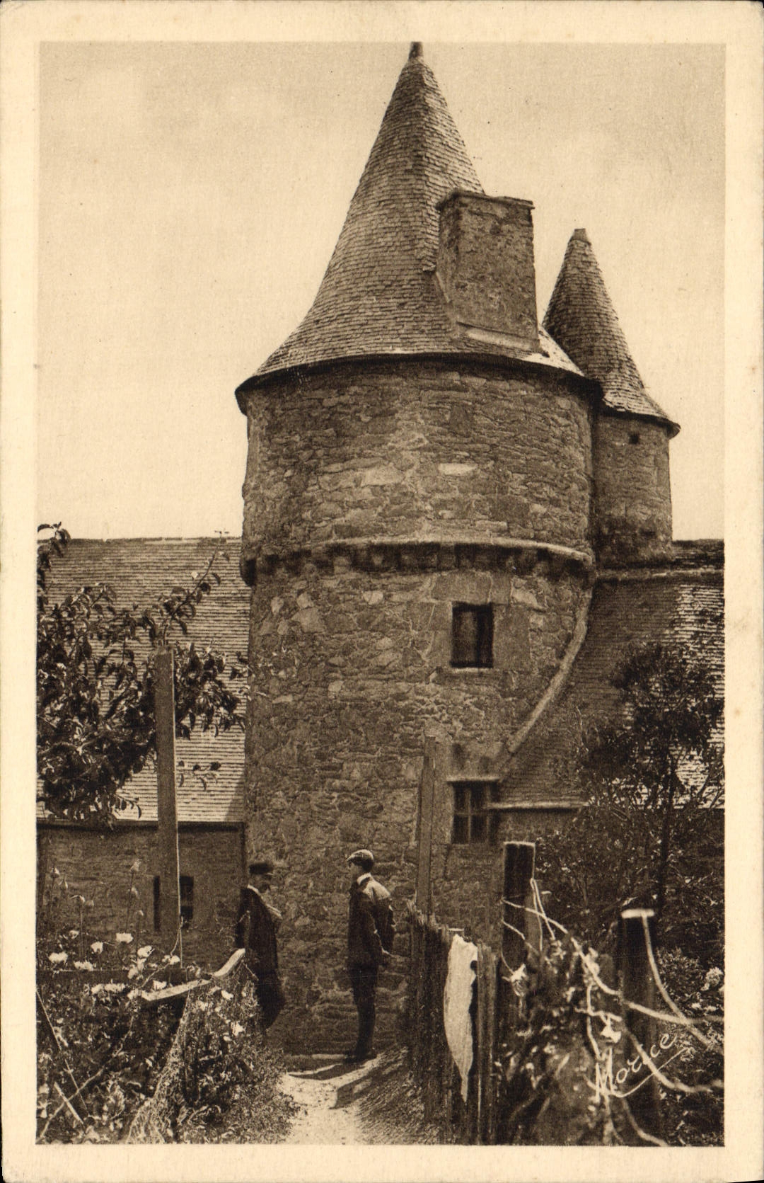 CPA Dinard Les Tours Du Chateau Du Prince Noir