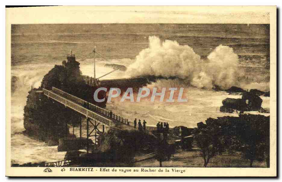 CPA Biarritz Effet De Vague Au Rocher De La Vierge