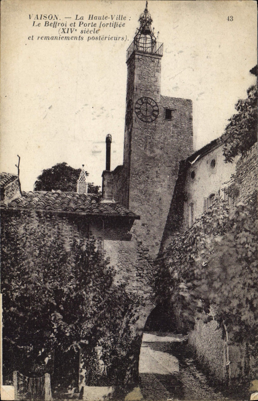CPA Vaison La Haule Ville Le Beffroi Et Porte fortifiee 