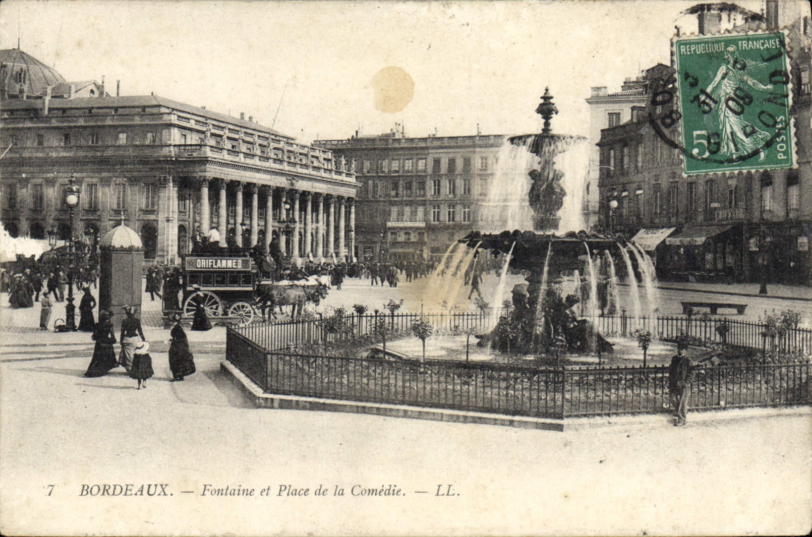 CPA Bordeaux Fontaine Et Place De La Comedie
