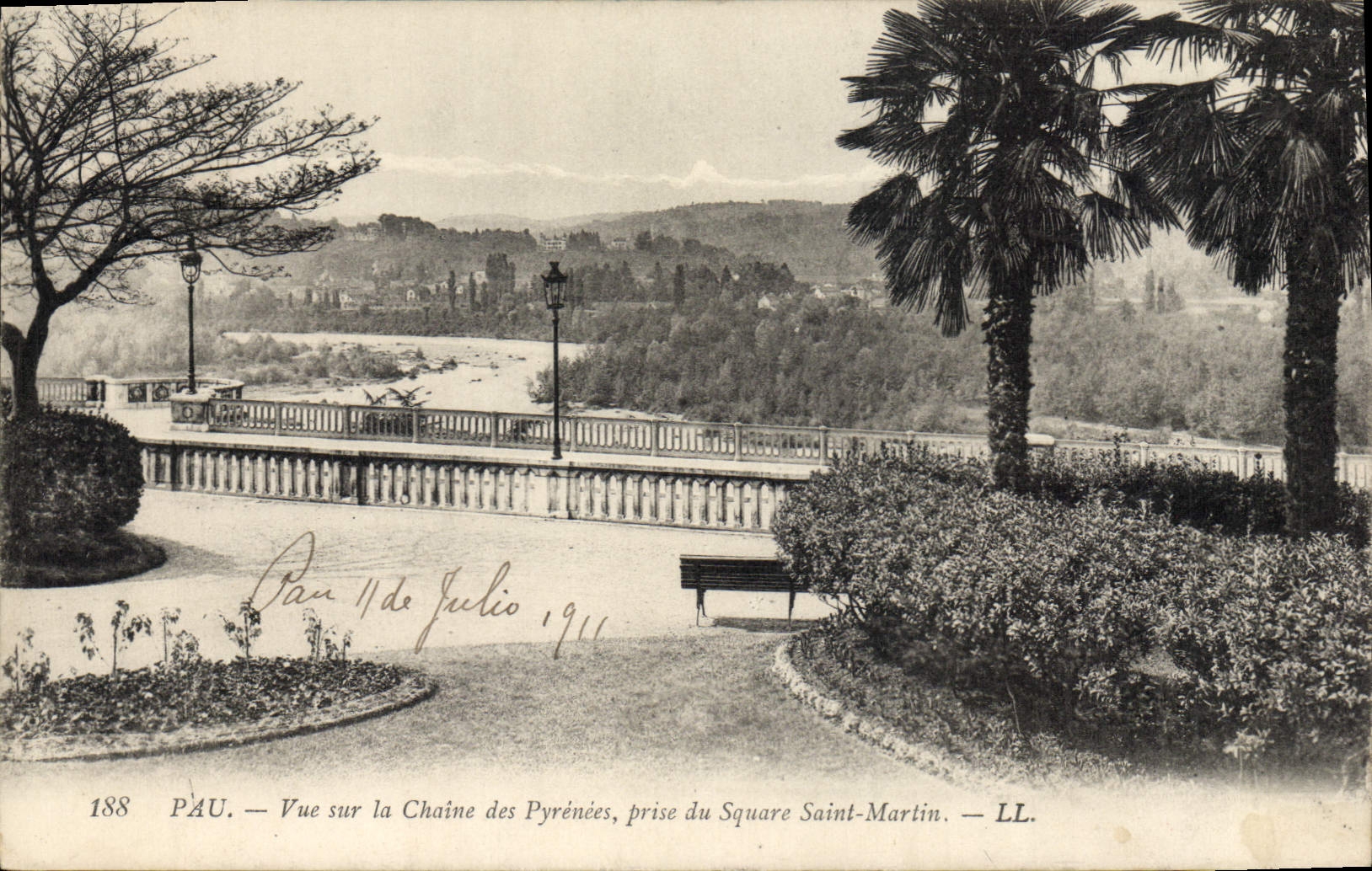 Pau — Vue sur la Chaîne des Pyrénées, prise du Square Saint-Martin — LL. n°188