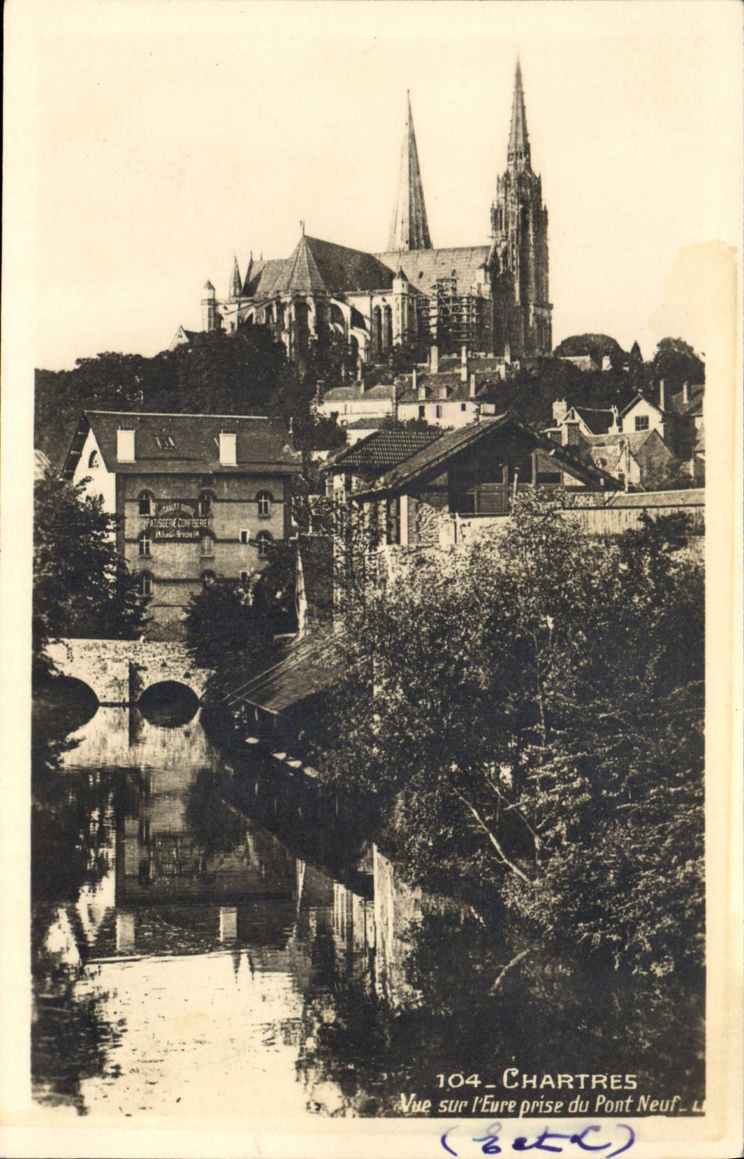 Chartres — Vue sur l’Eure prise du Pont Neuf — 104