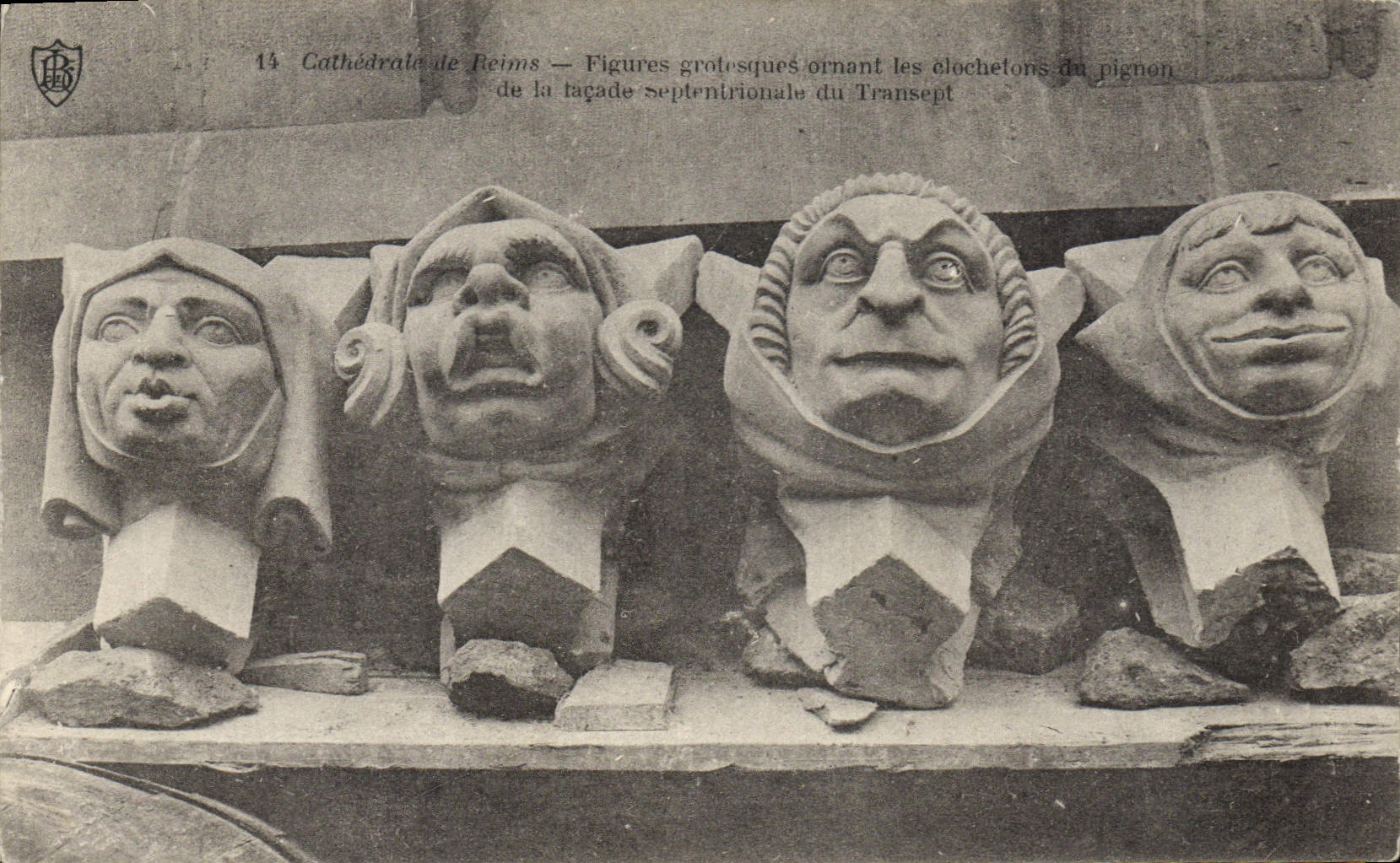 CPA Cathedrale Reims Figures Grotesques Ornant Les clochetons du pignon de la facade septentrionale du transept 