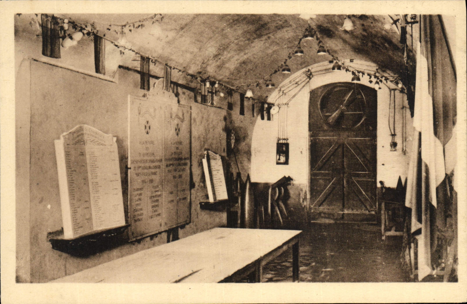 CPA Citadelie De Verdun Les Plaques en l'honneur des chasseurs de Verdun Militaria
