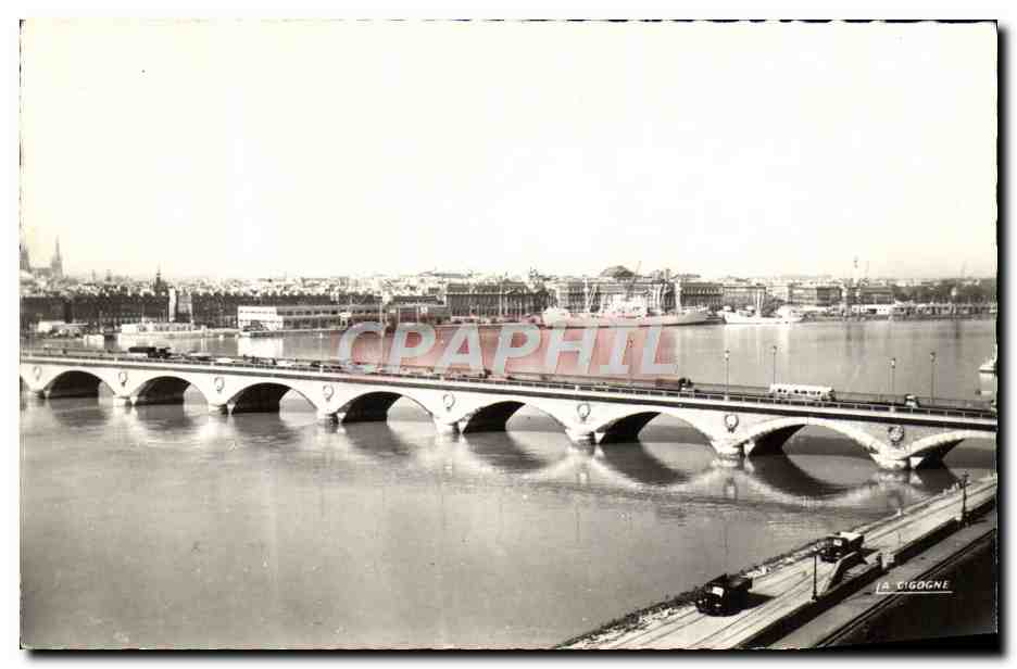 CPM Bordeaux Le Pont De Pierre et vue generale du port 