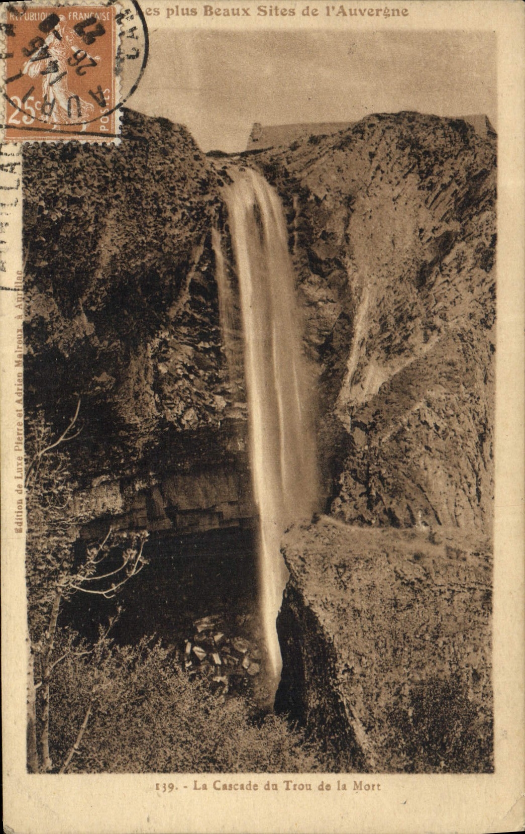 CPA Les Plus Beaux Sites De I'Auvergne La cascade du Trou de la mort 