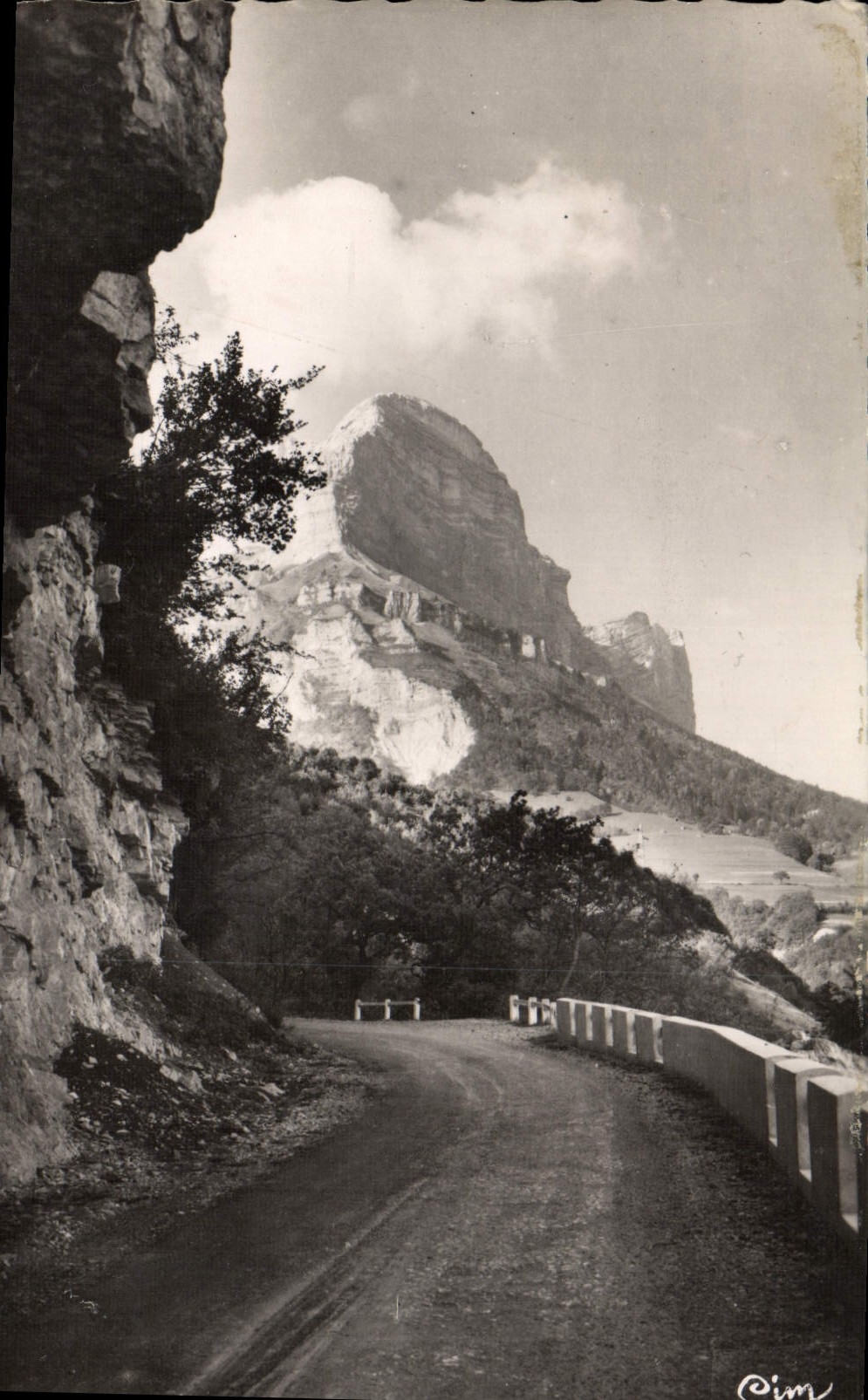 Environ de VILLARD-BONNOT (Isère) — La Route de St-Pancrasse et la Dent de Crolles — Photographie Véritable