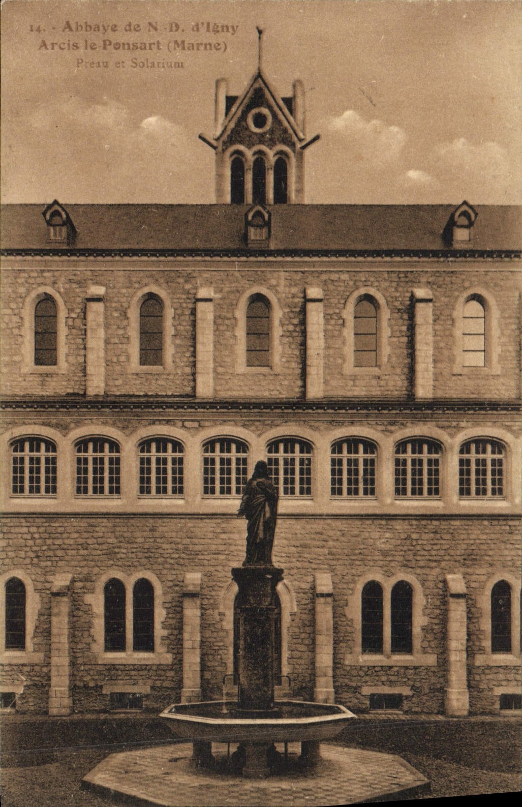 CPA Abbaye De D D'Igny Arcis Le Ponsart Preau en solarium