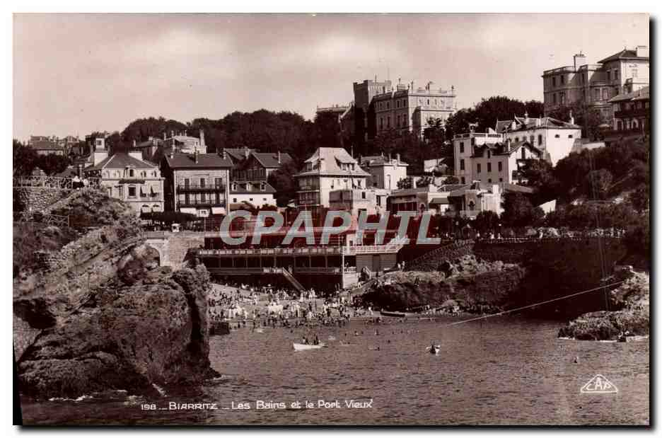 CPM Biarritz Les Bains Et Le Port Vieux